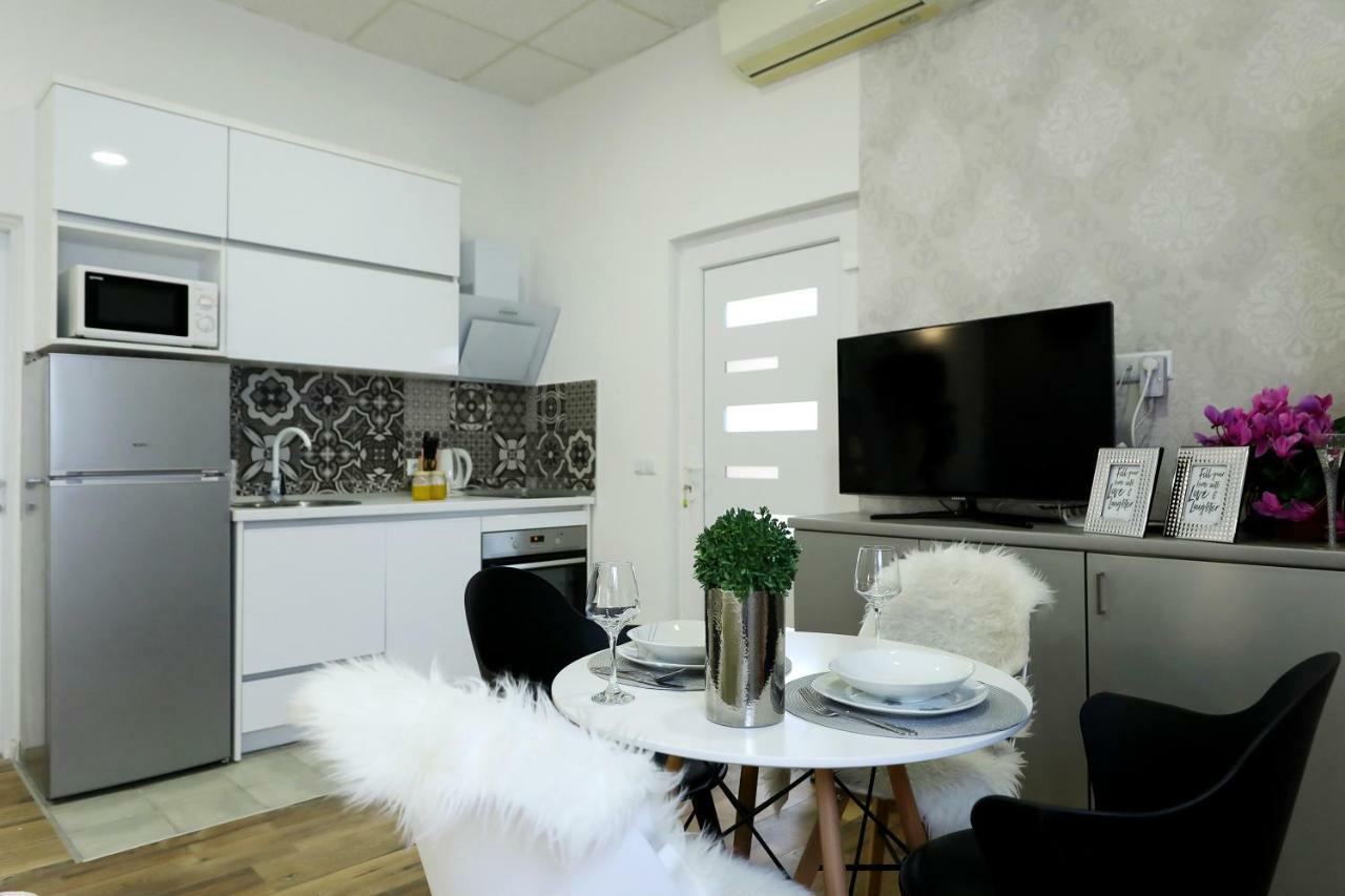 Summer Flower Apartment